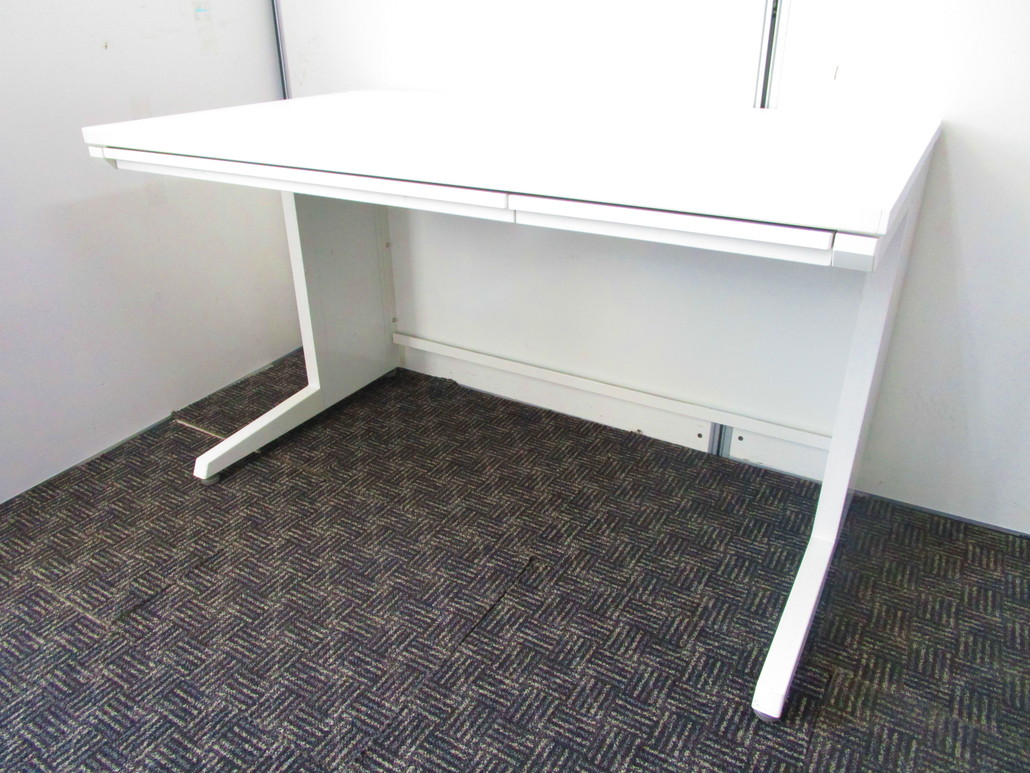 人気のホワイトデスク！使いやすい120cm幅で足元も広くゆとりあるオフィスワークを
                        アドバンス
                                    中古
            