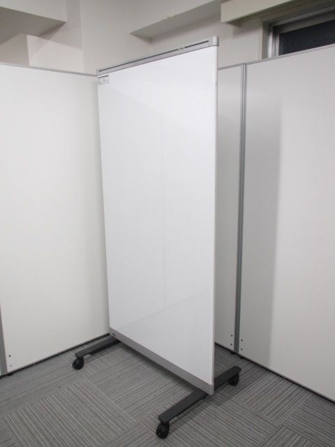 【定価：約12万円】珍しい両面ホワイトボード型(1連)パーテーション自立式入荷！！キャスター付きなので移動も楽々です！ミーティングコーナーやリフレッシュエリアなど様々なシーンでフレキシブルにご使用いただけます。【ホワイトボードスクリーン】
                        イノゲート
                                    中古
            