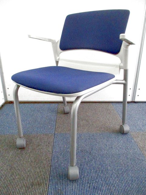 【在庫入れ替えセール品！】重ねて収納可能です！【ゆったり座れる肘付き】【β】
                        MF-180シリーズ 
                                    中古
            