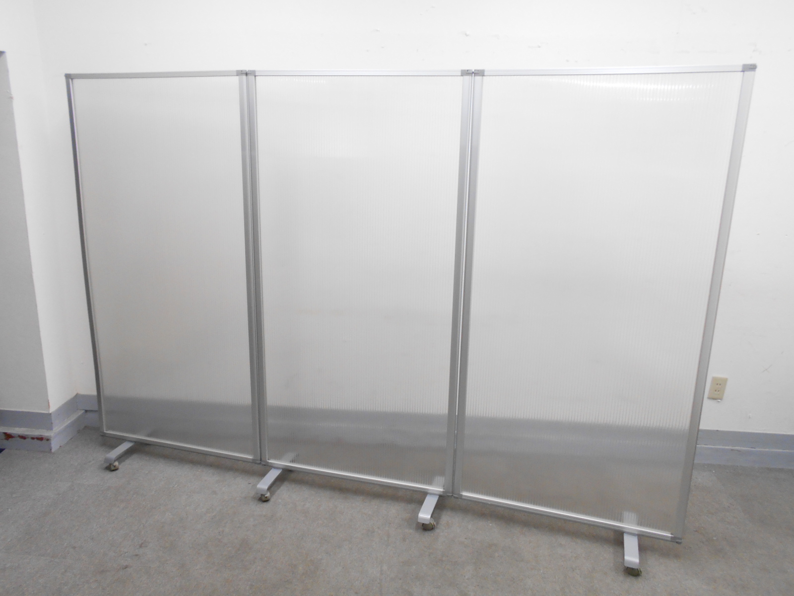 【KS】[レア]三つ折りパーティション　中古市場では激レアです！お求めのお客様はお早めにお問い合わせくださいませ
                        その他シリーズ
                                    中古
            