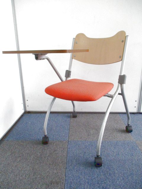 【便利な商品が入荷です！】メモ台付きのネスティングチェア【オフィスが明るくなる色です！】
                        アジリタシリーズ
                                    中古
            