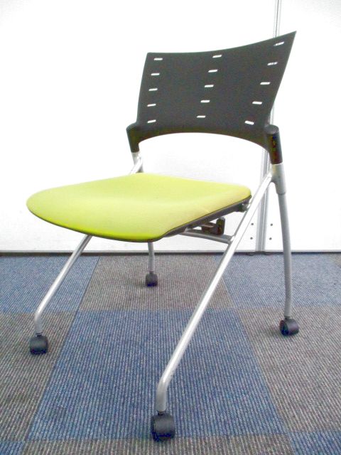 【座面を跳ね上げて収納】人気シリーズのネスティングチェア【ライトグリーンで気持ちも明るく】
                        マノス
                                    中古
            