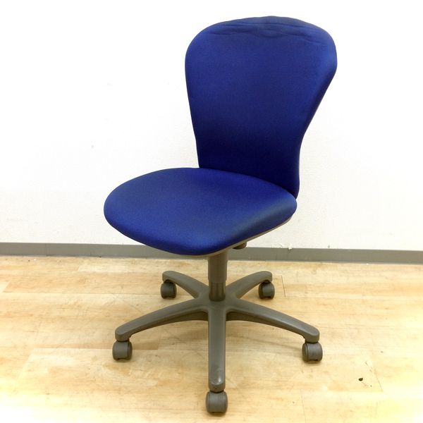 【この価格で座り心地良好！】■レグノチェア■ブルー■肘無■ローコストの定番チェアになります。
                        レグノ 
                                    中古
            