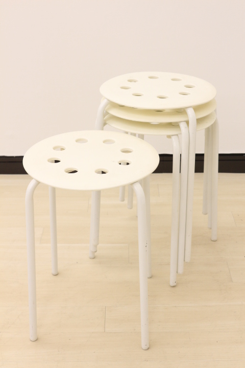 【４脚セットで1,000円(税込)!!】用途の多いシンプルな丸椅子が入荷!!
                        その他シリーズ
                                    中古
            