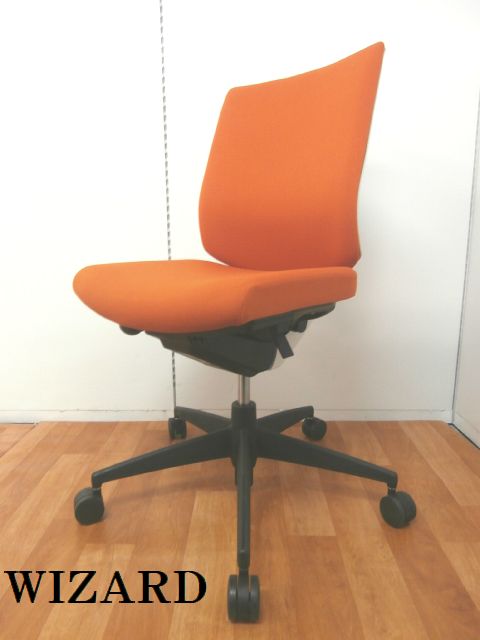 注目商品！！【2017年製のワンランク上の理想の座り心地のOAチェアです！！オレンジカラーでオフィスとワーカーを明るく快適にサポートしてくれます！！】■オレンジ　■国内メーカー
                        ウィザード
                                    中古
            