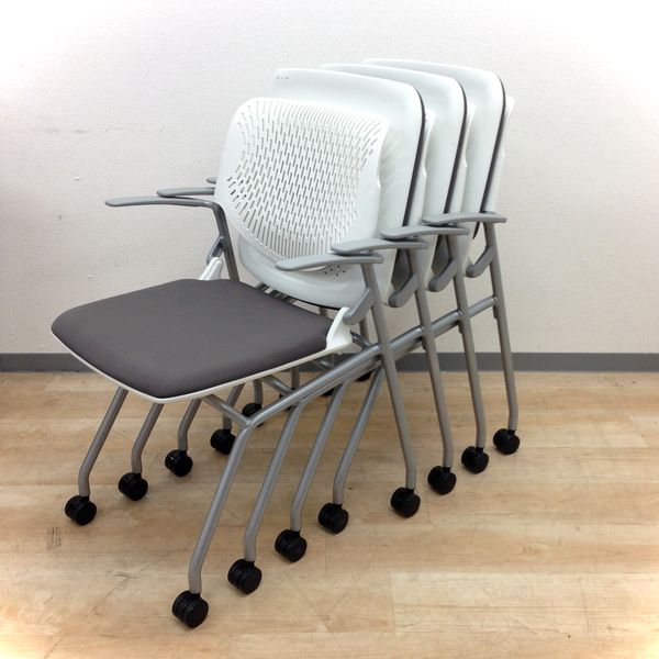 【4名用お得なセット！】■コンパクトにまとまるネスティングチェア！■オカムラ■グラータ■グレー
                        グラータ
                                    中古
            