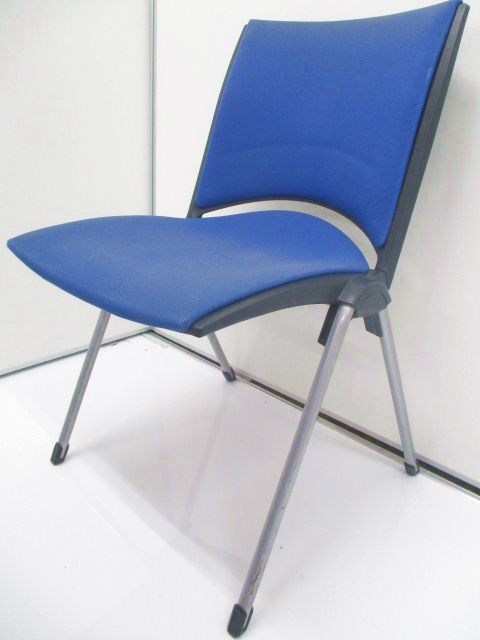 【6脚在庫品！】イトーキ製定番スタッキングチェア｜重ねて収納◎｜まとめての利用がおすすめです！
                        レコス
                                    中古
            