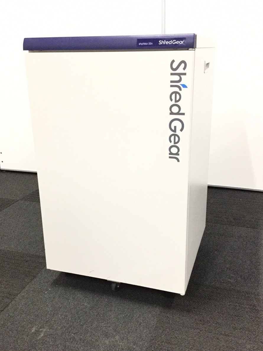 【更に値下げ！\135,000→\80,000】高いパワーを誇る国産中古シュレッダー！55枚同時裁断可能で業務も楽々！側面上部に若干の凹み有の為、特別価格！
                        shohka 55s 
                                    中古
            