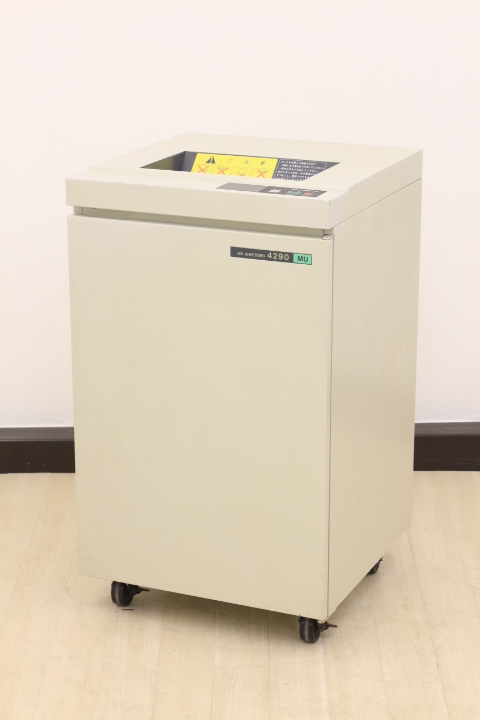 【細かくクロスに書類をカット!!明光商会製!!】使用感強めのため大特価!!良製品がお安く手に入るチャンス音符♪
                        MSシリーズ
                                    中古
            