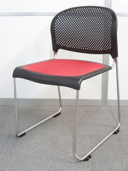 ■10脚揃います！　レッドカラーのスタッキングチェア■重ねて整理可能
                        その他シリーズ
                                    中古
            