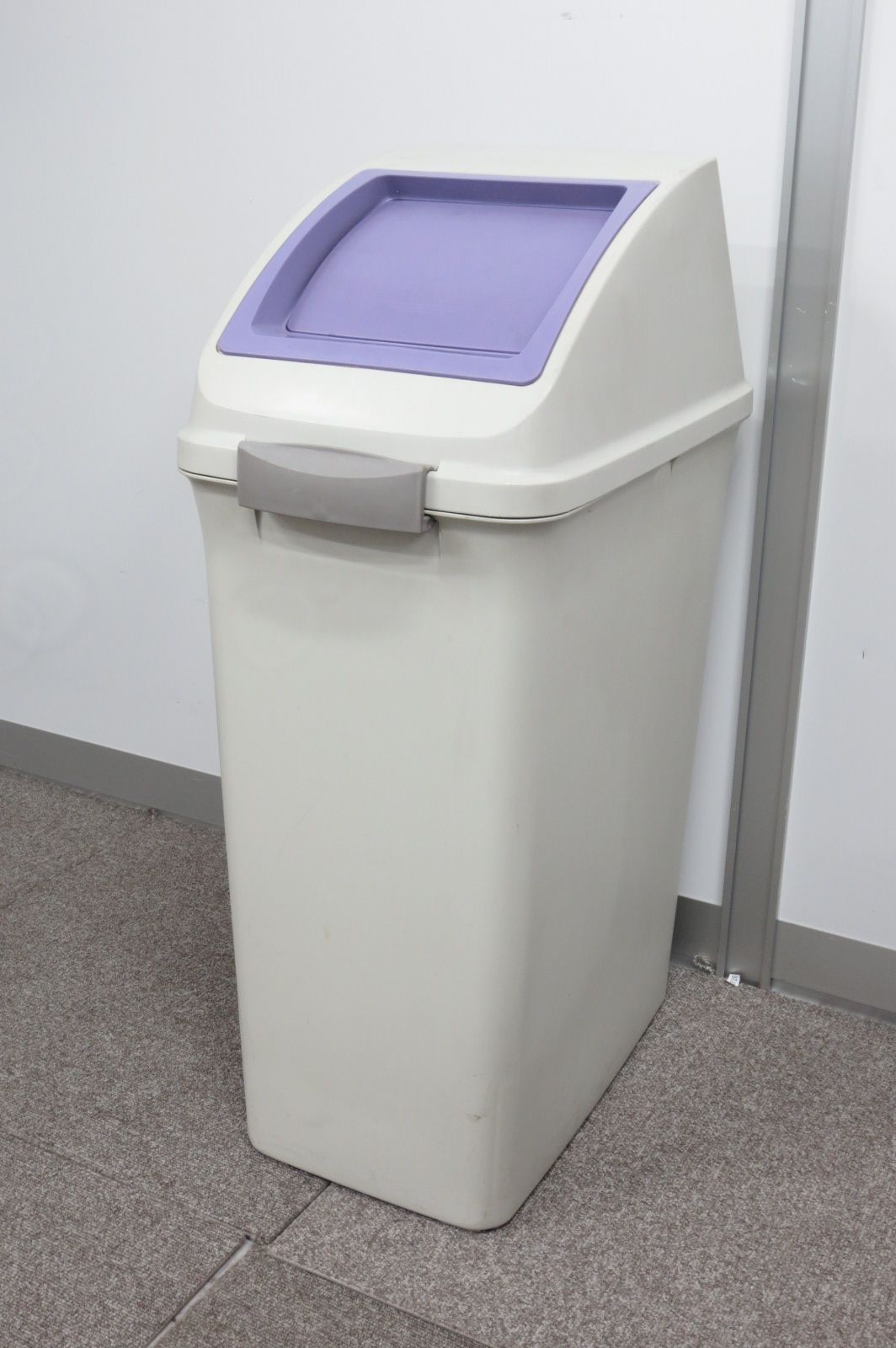 【入れ替え特価】蓋付きで清潔なゴミ箱です【1台限定】
                        その他シリーズ
                                    中古
            