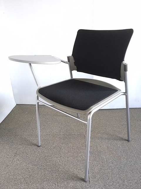 【小テーブル付き】オカムラ製　スタッキングチェア　フォルマ　セミナー、会議などに是非！！
                        フォルマ
                                    中古
            