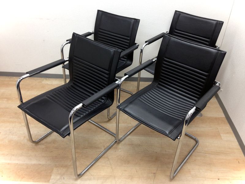 【4脚セットでミーティングチェアを入替してみませんか？】高級感のある商品なのでお客様用にはピッタシです☆
                        その他シリーズ
                                    中古
            