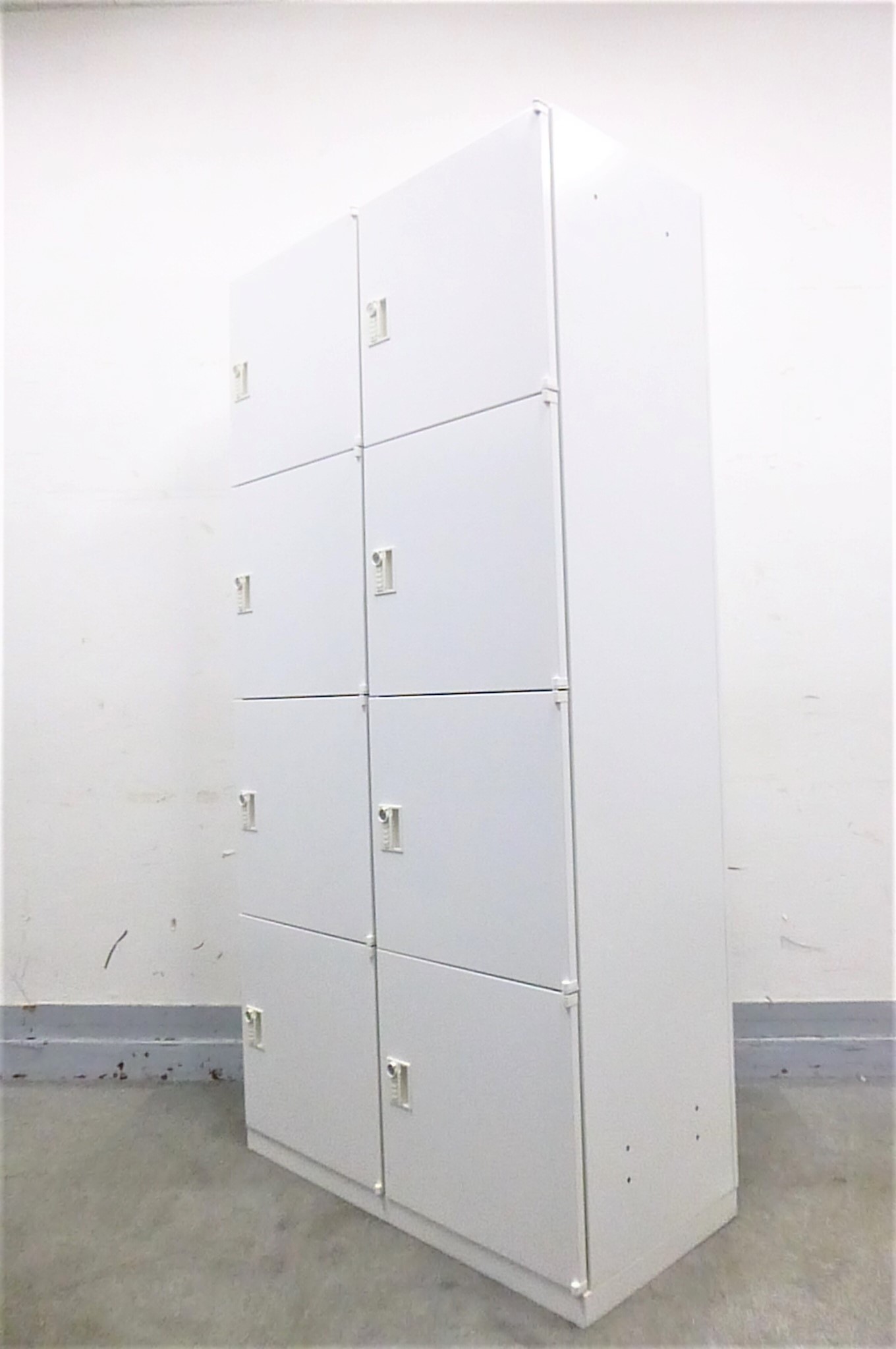 【KS】【中古希少品！】配線穴付きで充電も可能！高さ調整可能な棚板付きでフレキシブルに収納物を変えられます！[ダイヤル錠]
                        HSパーソナル
                                    中古
            