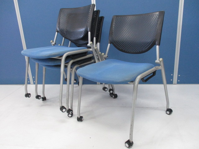 【限定１セット】座面状態悪のためお安くなりました■４脚で１セット■オカムラ製プロスタック【β】
                        プロスタック
                                    中古
            