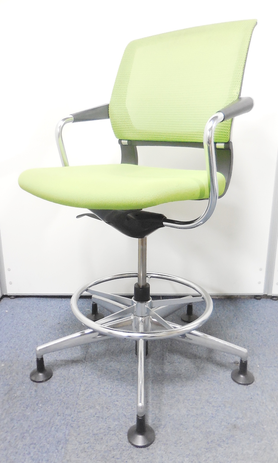 【希少性大！】コクヨ製のサテリテシリーズ、会議用チェア入荷！　◆ハイタイプ　◆ライトオリーブ　
                        サテリテ（キャスタータイプ） 
                                    中古
            