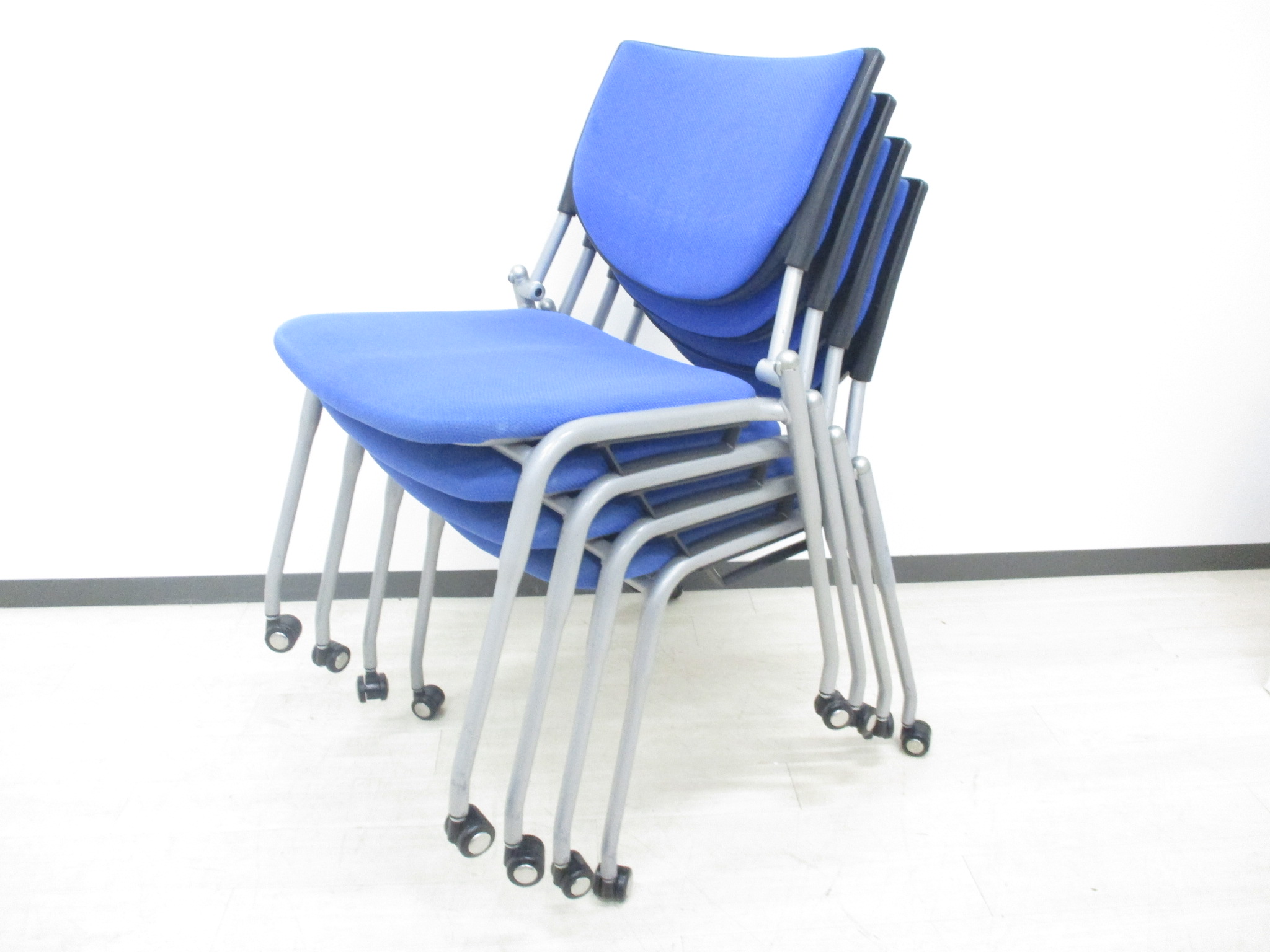 【4脚セット！】■オカムラ製の人気スタッキングチェアの入荷です！使わないときは積み重ねて整理！スペース確保！
                        プロスタック
                                    中古
            