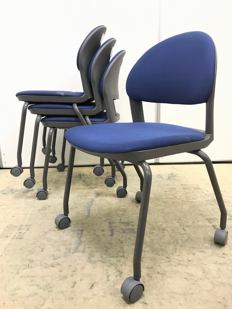 【4脚セット】【キャスター付き】収納力に優れるスタッキングチェアが入荷致しました！
                        １５０シリーズ
                                    中古
            