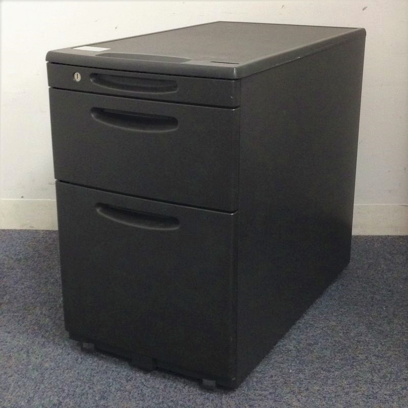 珍しいBlackのワゴンが9台入荷！　奥行き680mm 3段引き出し　
                        SD
                                    中古
            