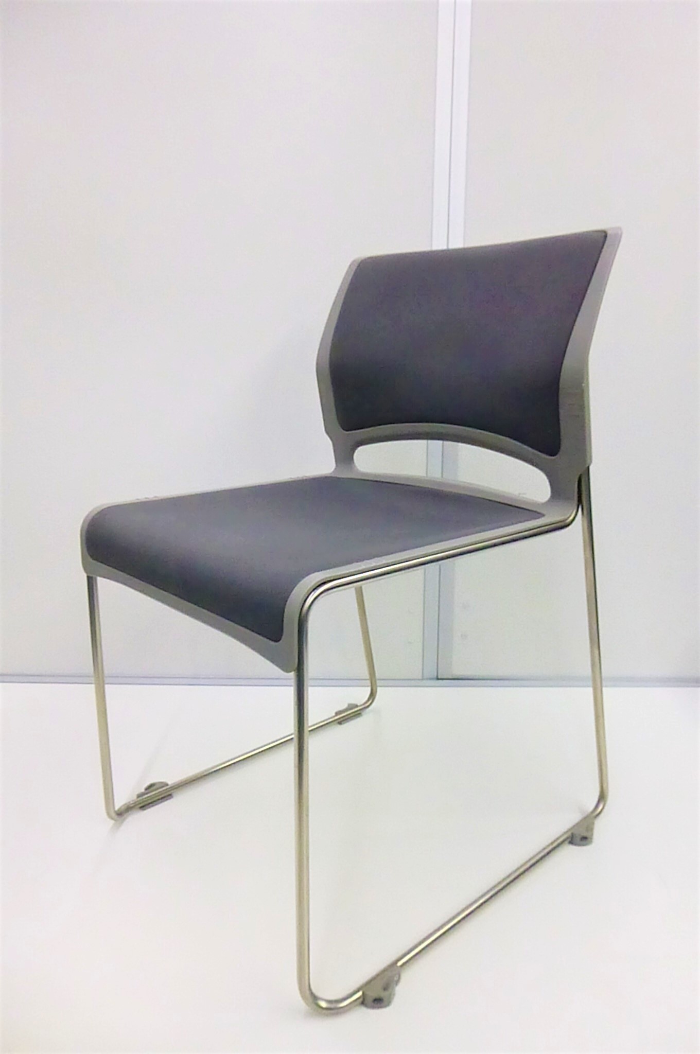 【KS】【17脚入荷！】■スタンダードなスタッキングチェア！上下に重ねられます！キャスター無しで安全！
                        リット
                                    中古
            