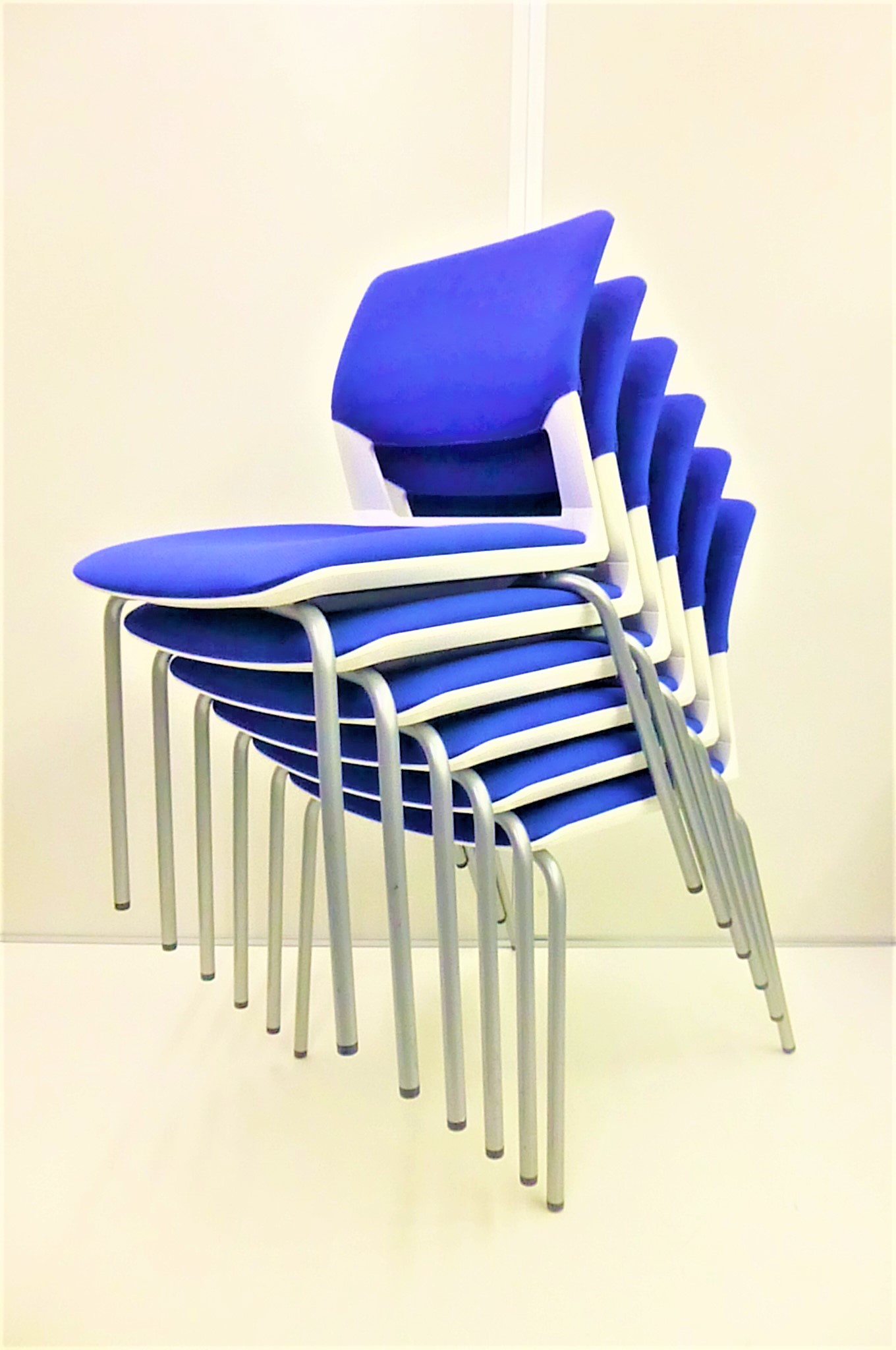 【KS】【6脚セットでお得】上下にスタック可能！キャスター無しなので、安全にご使用いただけます！
                        160シリーズ
                                    中古
            