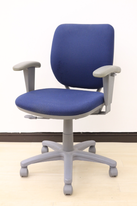 【取り回しやすさ○!!お値段◎!!】オカムラ製、肘付チェアが限定入荷!!
                        Village 
                                    中古
            