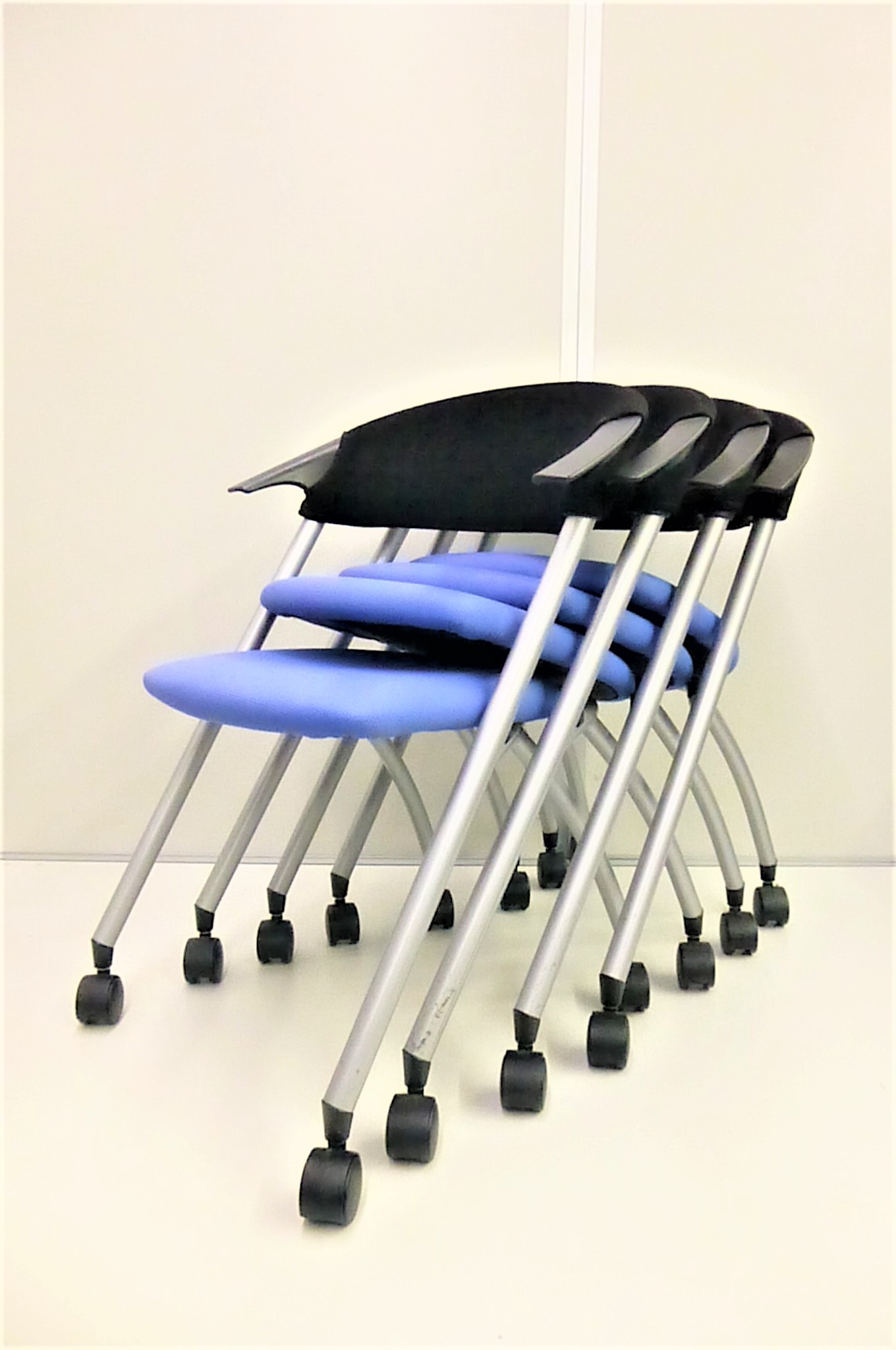 【KS】【7脚セットでお得】水平に重ねてスタック可能！整理整頓できるネスティングチェア！
                        CK-280
                                    中古
            