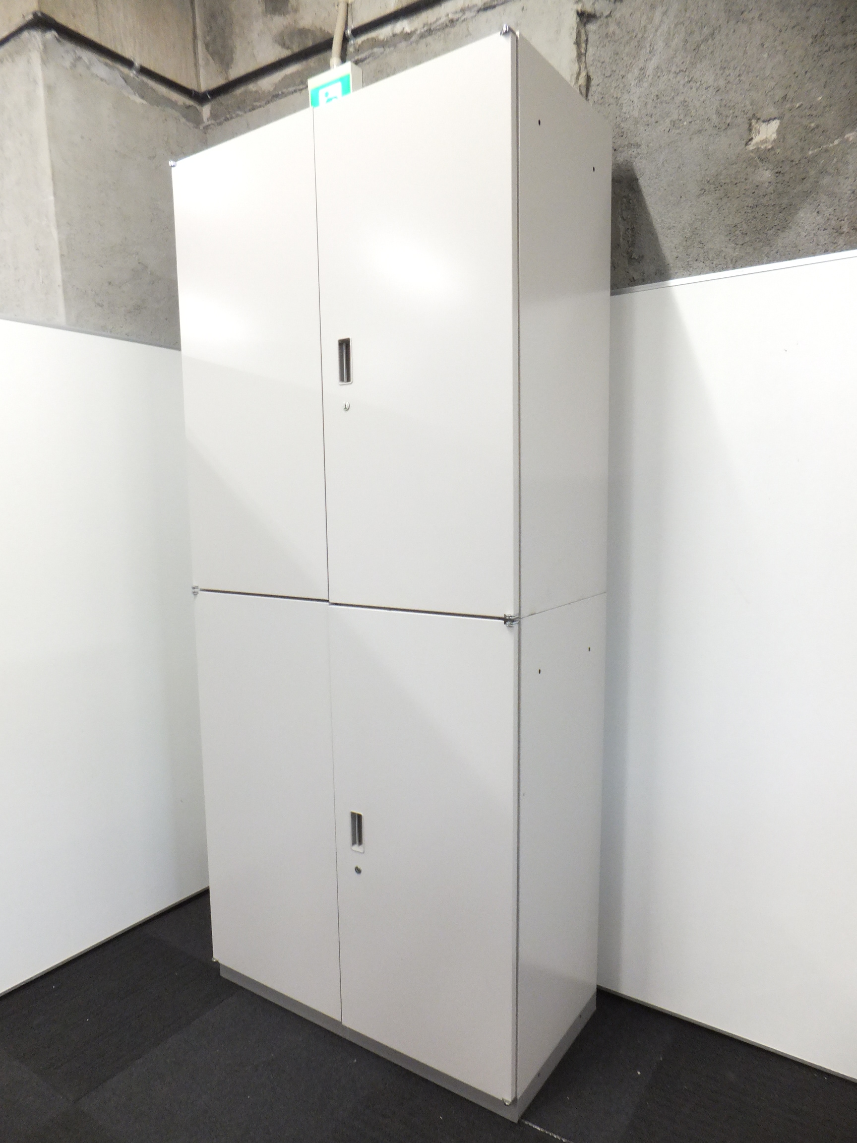 【おつとめ品】下段の扉ラッチに不具合有の為特別価格！通常使用は問題なく鍵は問題なくかけられる商品です！※不具合詳細は商品説明にて
                        シンライン
                                    中古
            