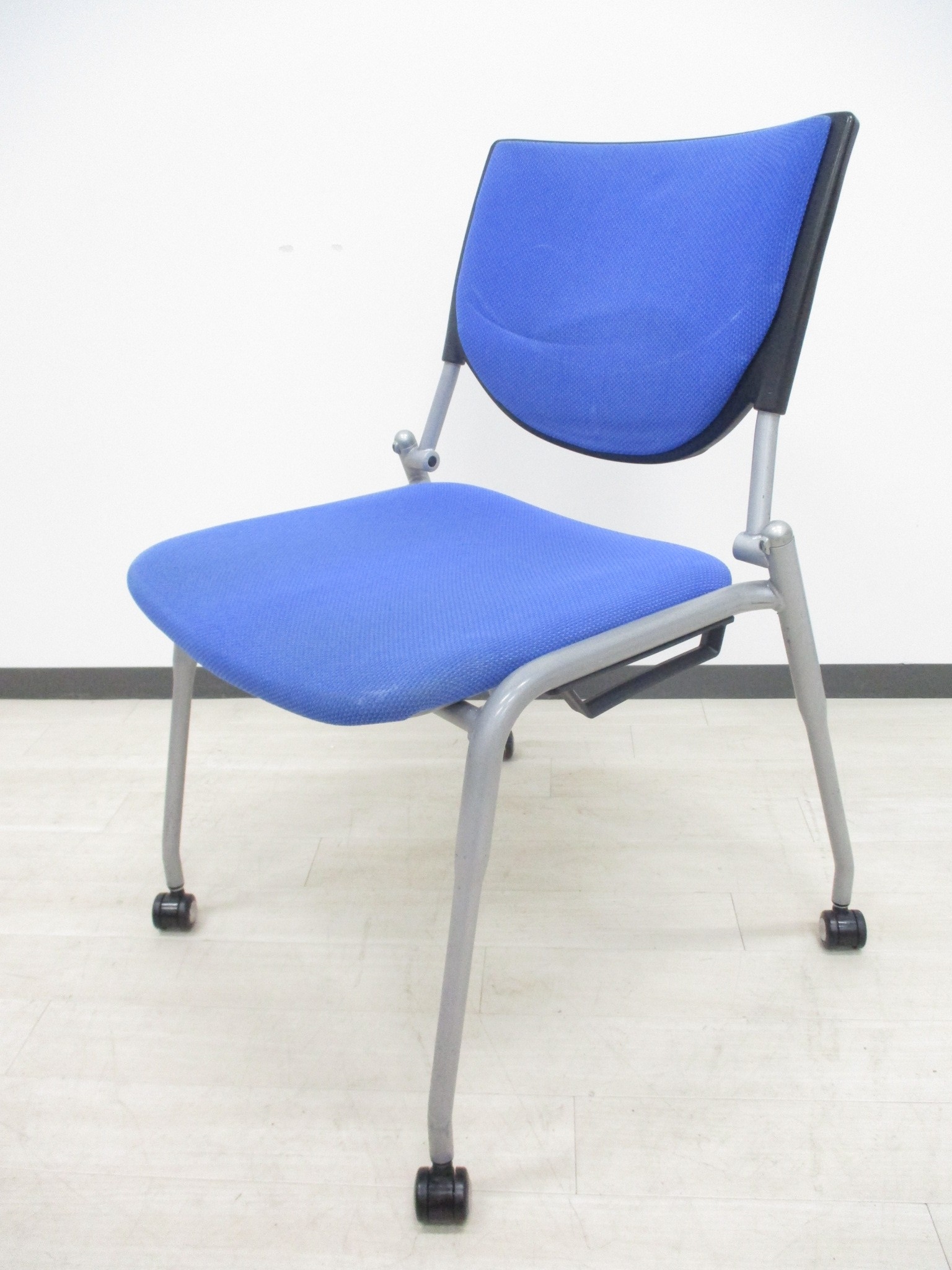 【重ねて整理整頓出来るチェア！】ミーティング・商談等幅広く使えます！オカムラ製プロスタックシリーズ【スタッキングチェア】
                        プロスタック
                                    中古
            