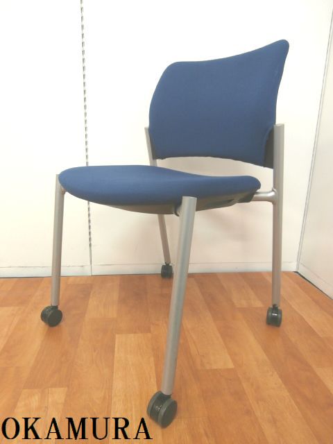 【訳あり商品：国内メーカーだけありクッション性が快適！！キャスター付で簡単に移動でき重ねて収納できるスタッキングチェア】■ブルー　■スタッキングチェア　■おつとめ品
                        8147シリーズ
                                    中古
            