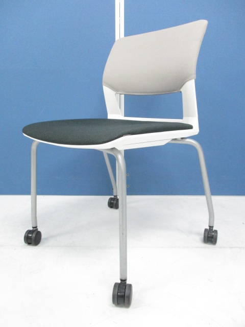 【10脚入荷!】コクヨ製のミーティングチェア、キャスター付!【スタッキングチェア】
                        160シリーズ
                                    中古
            