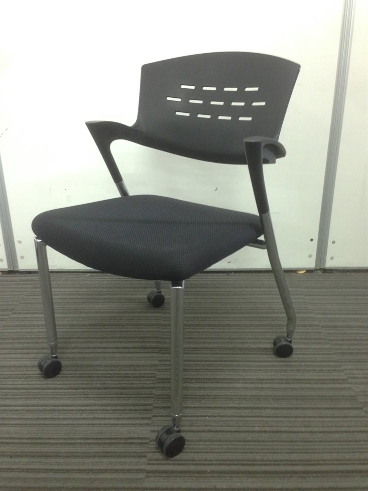 【肘付き！！】イトーキ製｜キャスター付きスタッキングチェア
                        カクタス
                                    中古
            