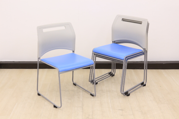 【会議用チェア４脚セット!!お得な１０％OFF!!】人気のスタッキングチェア!!会議室、休憩室、学校塾なんでもこい!!
                        その他シリーズ
                                    中古
            