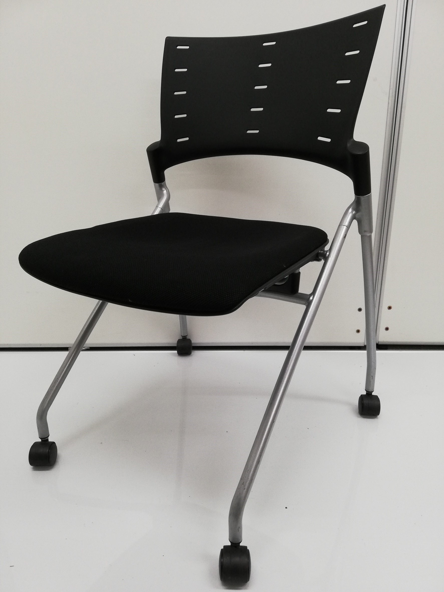 【収納力◎】折り畳んでまとめて収納できる！【シンプルデザイン】【日本橋】
                        マノス
                                    中古
            