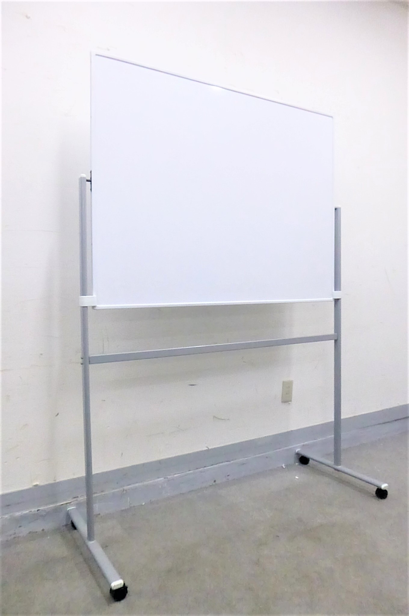 【KS】【両面ホワイトボード】オフィスに1台は必須！
                        その他シリーズ
                                    中古
            