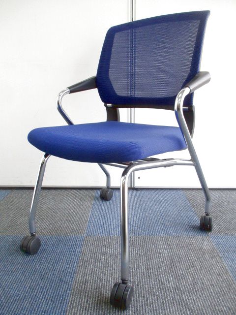 【座面を跳ね上げ収納可能】会議室のチェアにおすすめ！
                        サテリテ（キャスタータイプ） 
                                    中古
            