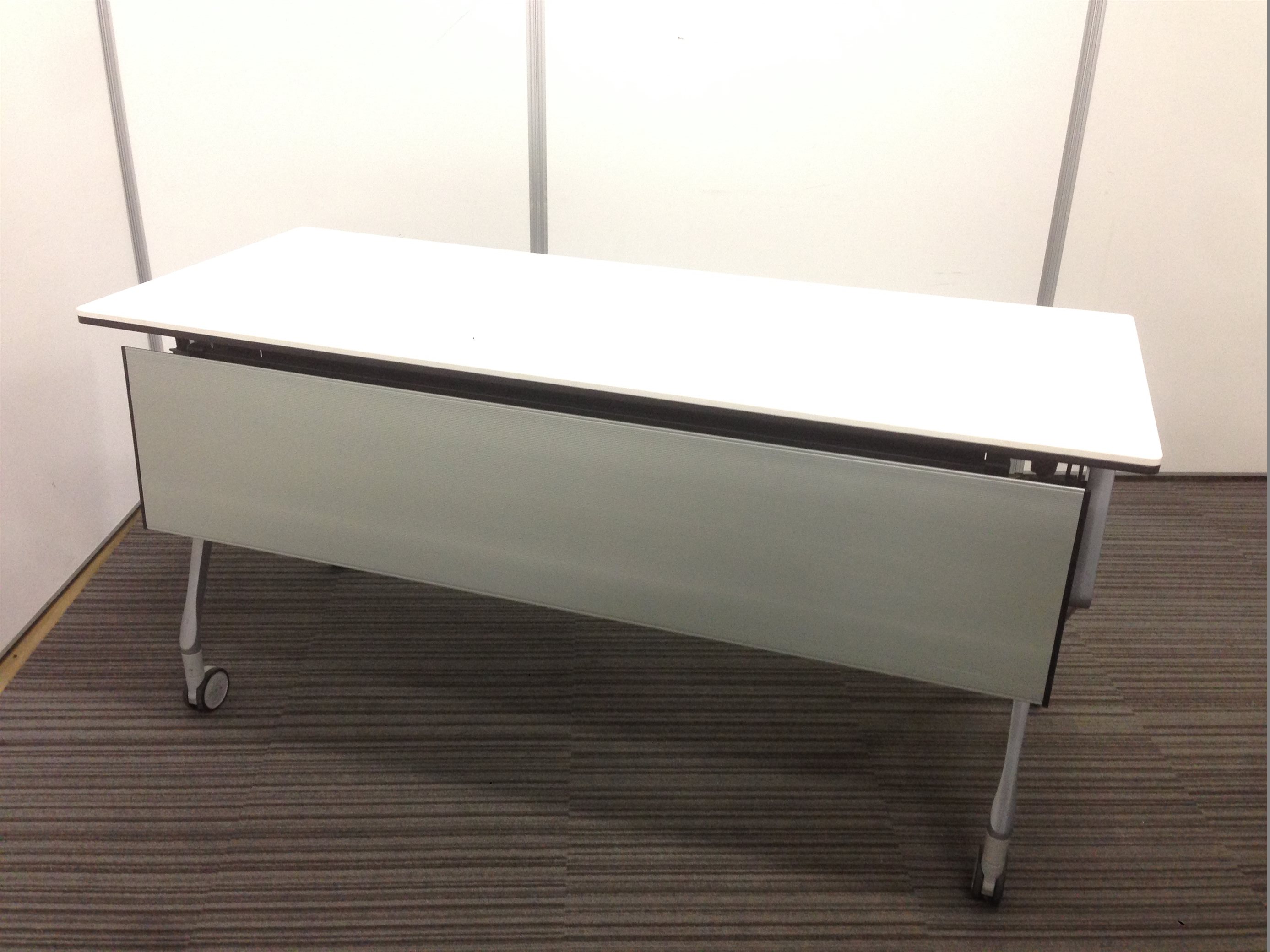 【5台入荷！】人気のサイズ！W1500幅600のサイドスタックテーブル！【オカムラ製！】
                        インターアクト MT
                                    中古
            