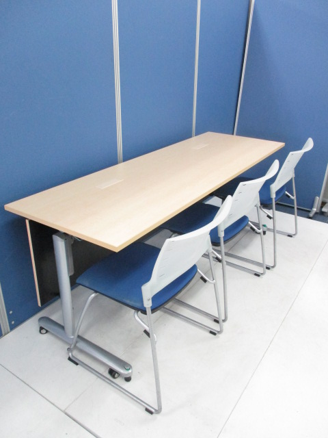 【人気のスタッキングチェアとセット！】幕板付きで女性にも嬉しい設計です！【配線カバー付き！】
                        インステート
                                    中古
            