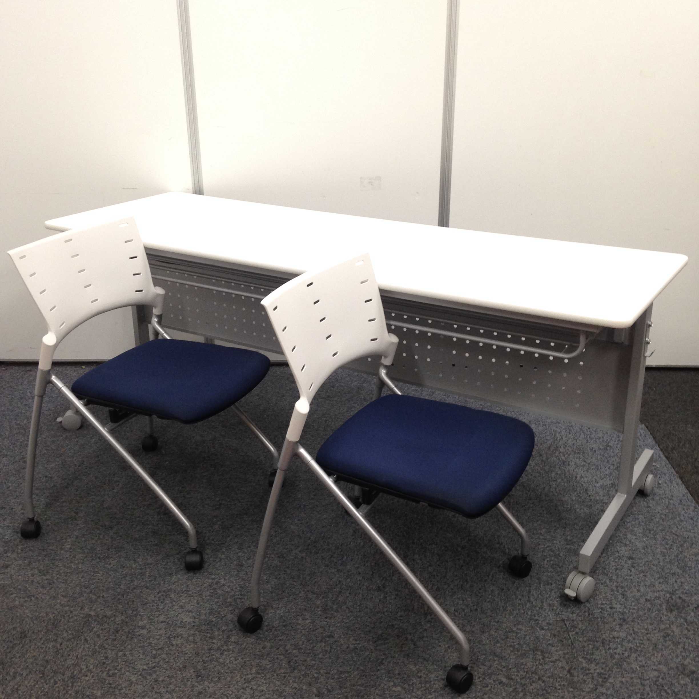 【セット】会議テーブルセット　折畳可能なサイドスタックテーブルとキャスター付きチェア
                        その他シリーズ
                                    中古
            