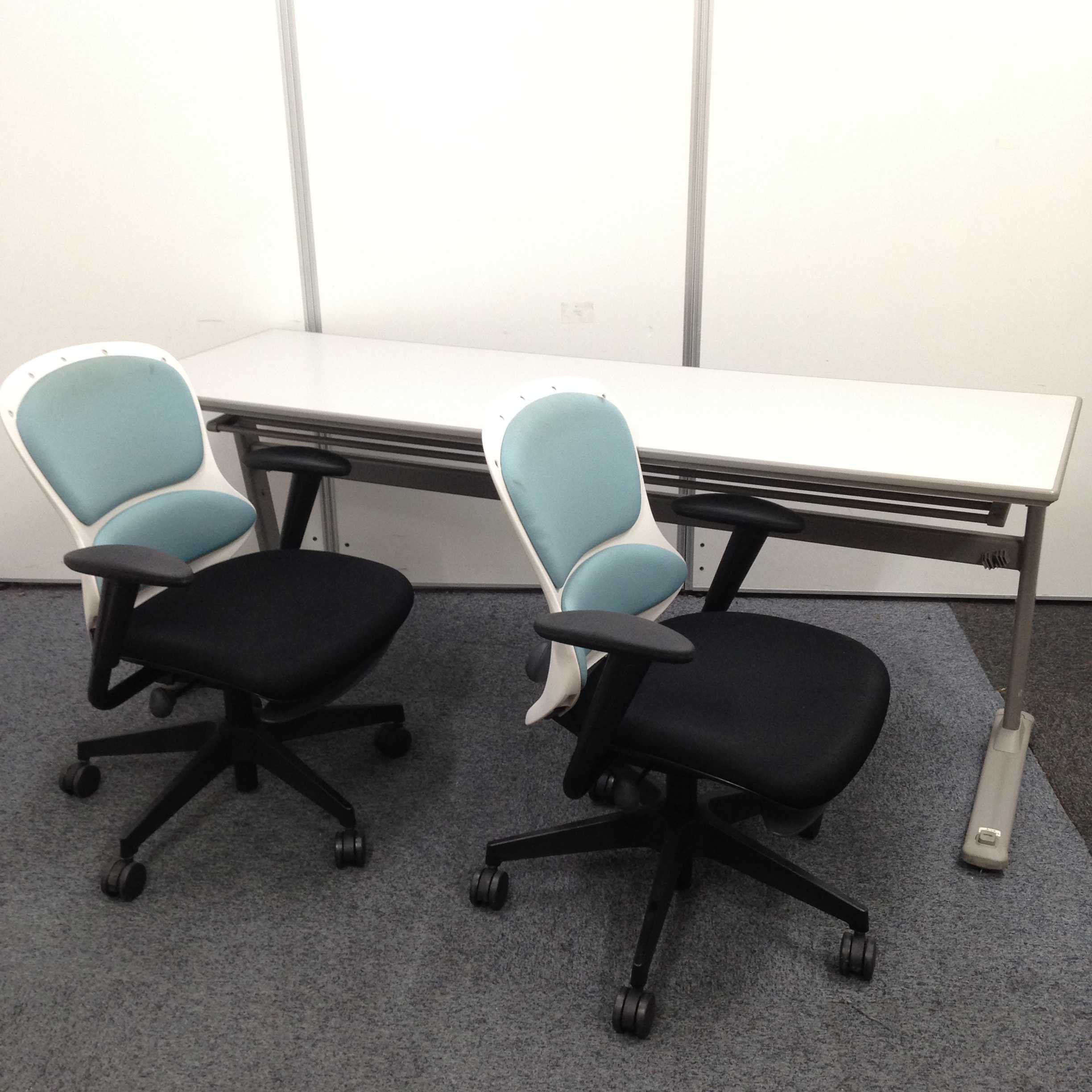 【こんなセットあり？】スタックテーブル＋OAチェア（肘付）　イベントの受付などに最適かも！
                        その他シリーズ
                                    中古
            