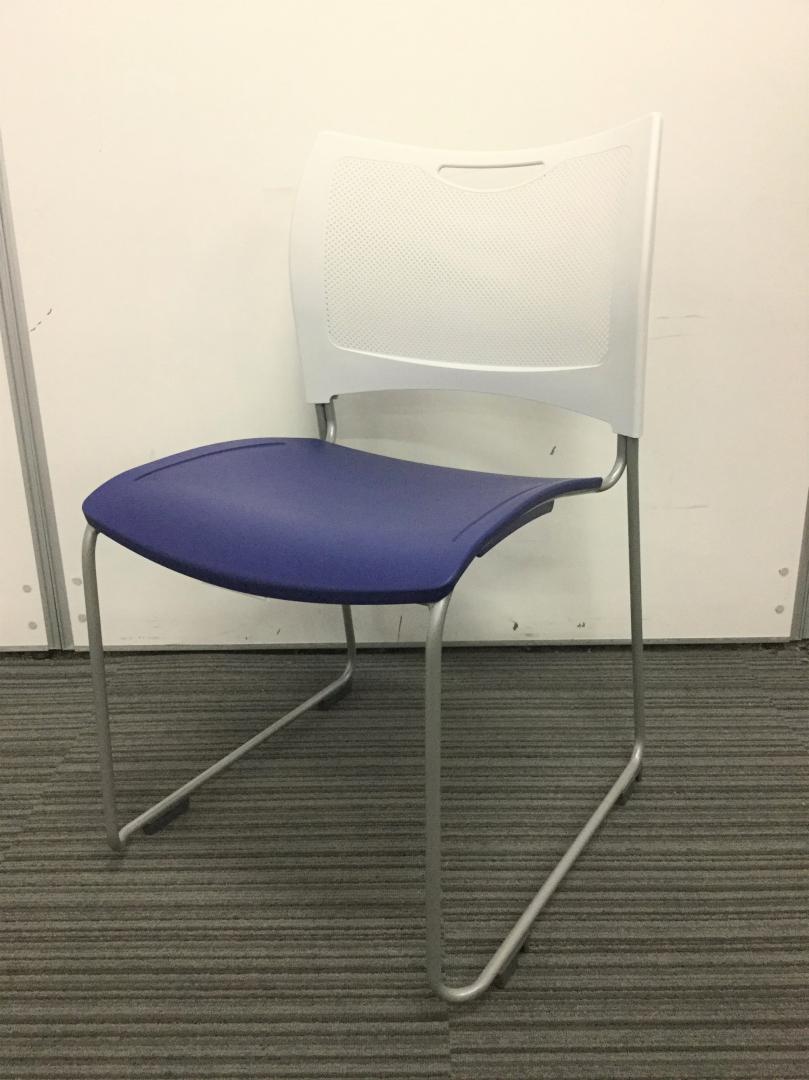 【アウトレット・未使用品】70脚入荷｜スタッキングチェア｜背もたれ・座面樹 脂製｜明るいカラーリング
                        MC-Mシリーズ
                                    新古品
            