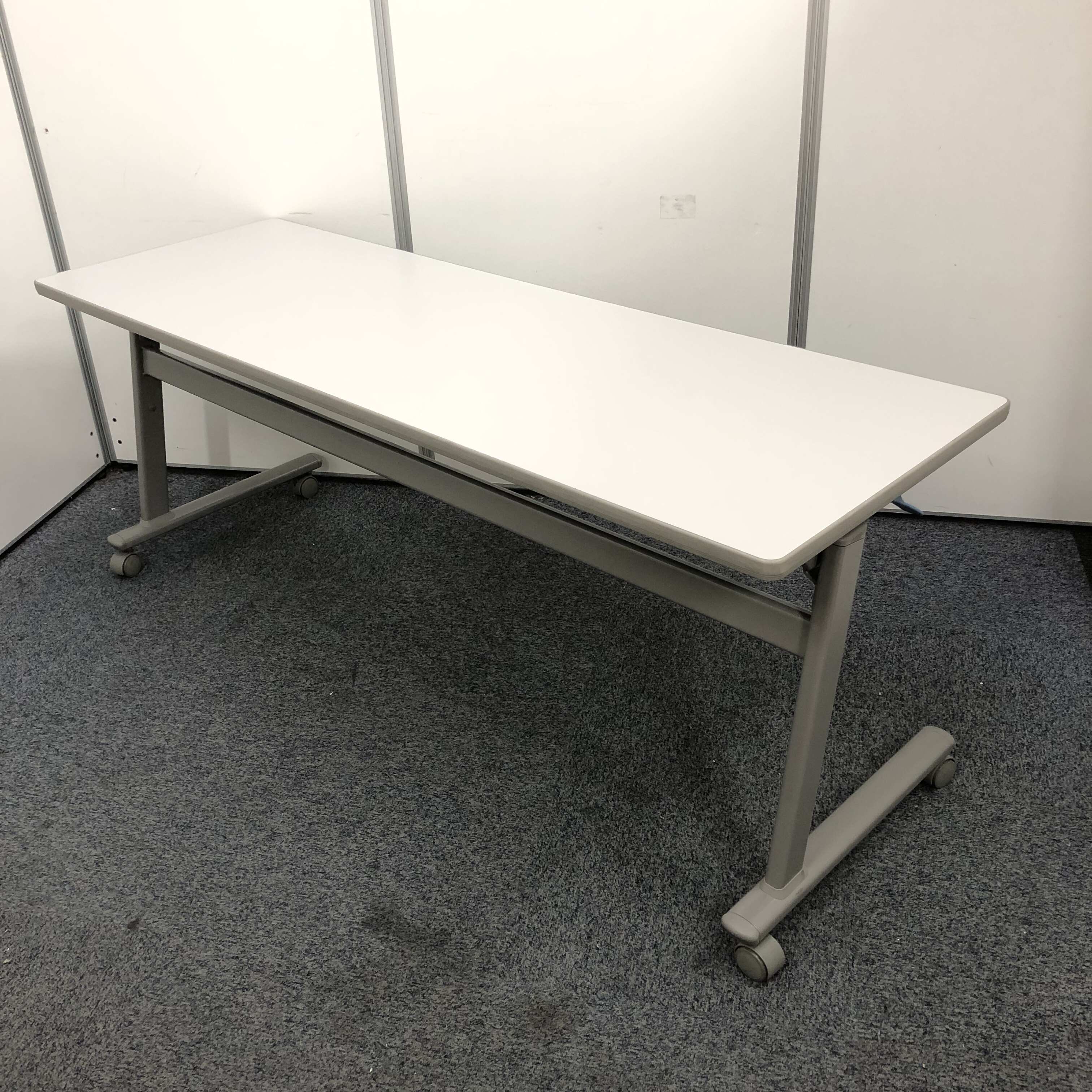 【コンパクト！】オカムラのスタンダードなサイドスタックテーブル入荷！
                        その他シリーズ
                                    中古
            