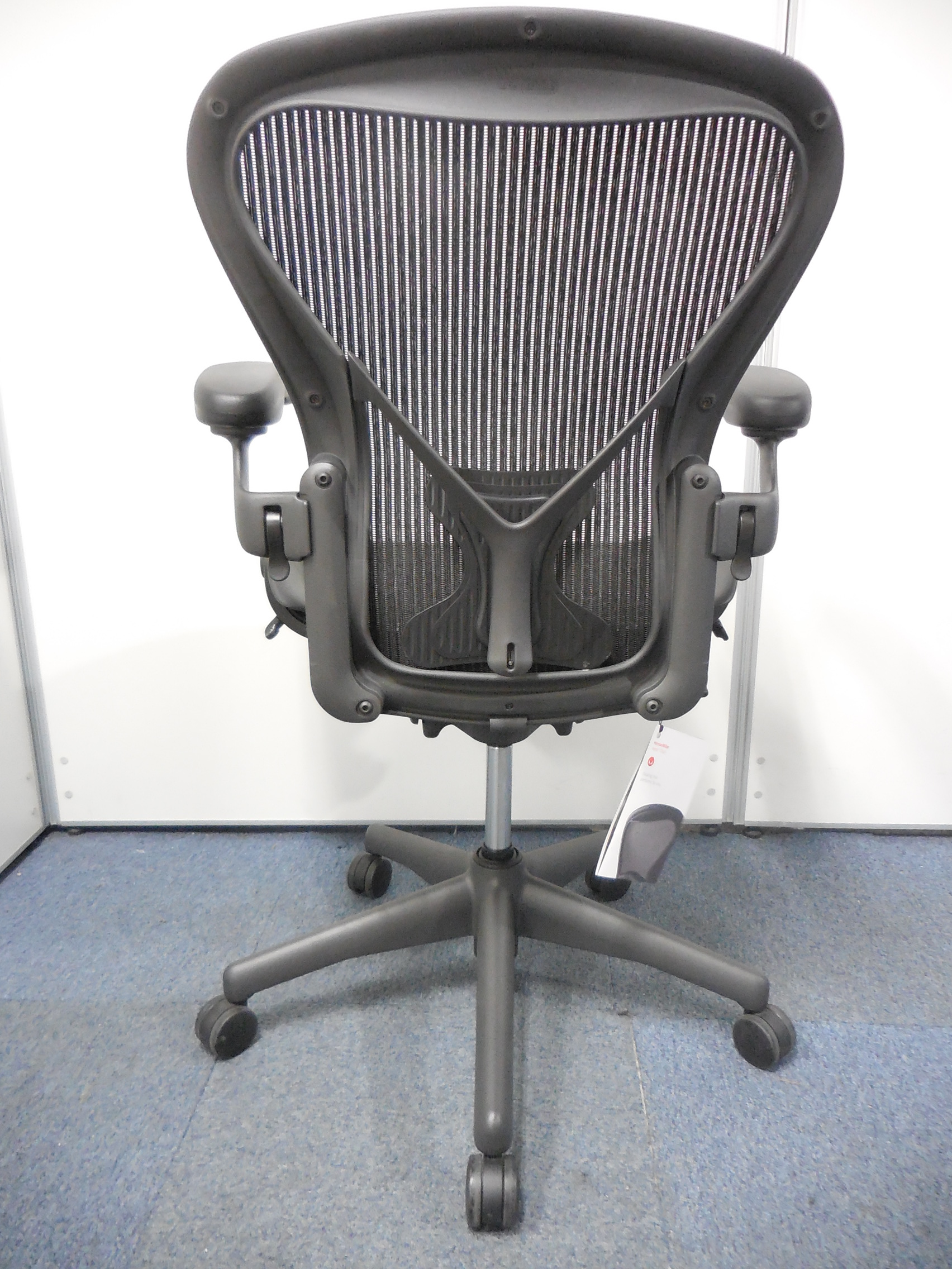 新古品】アーロンチェア AE112AWBPJG1BBBK3D01 Herman Miller
