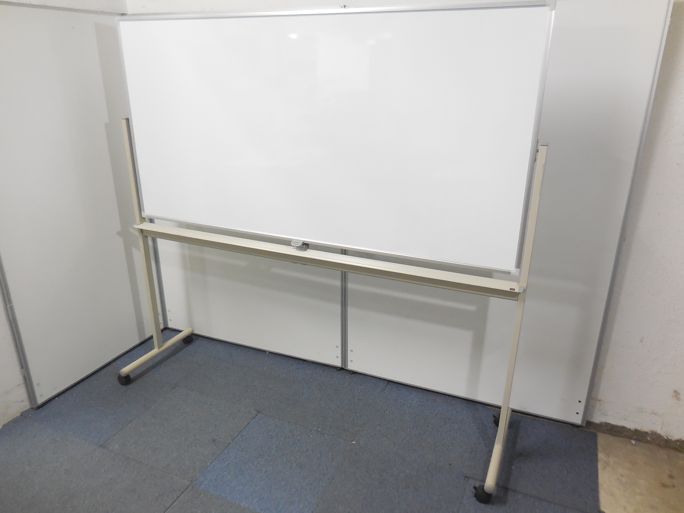 内田洋行製の大型自立式の両面ホワイトボードが限定一台入荷！
                        その他シリーズ
                                    中古
            