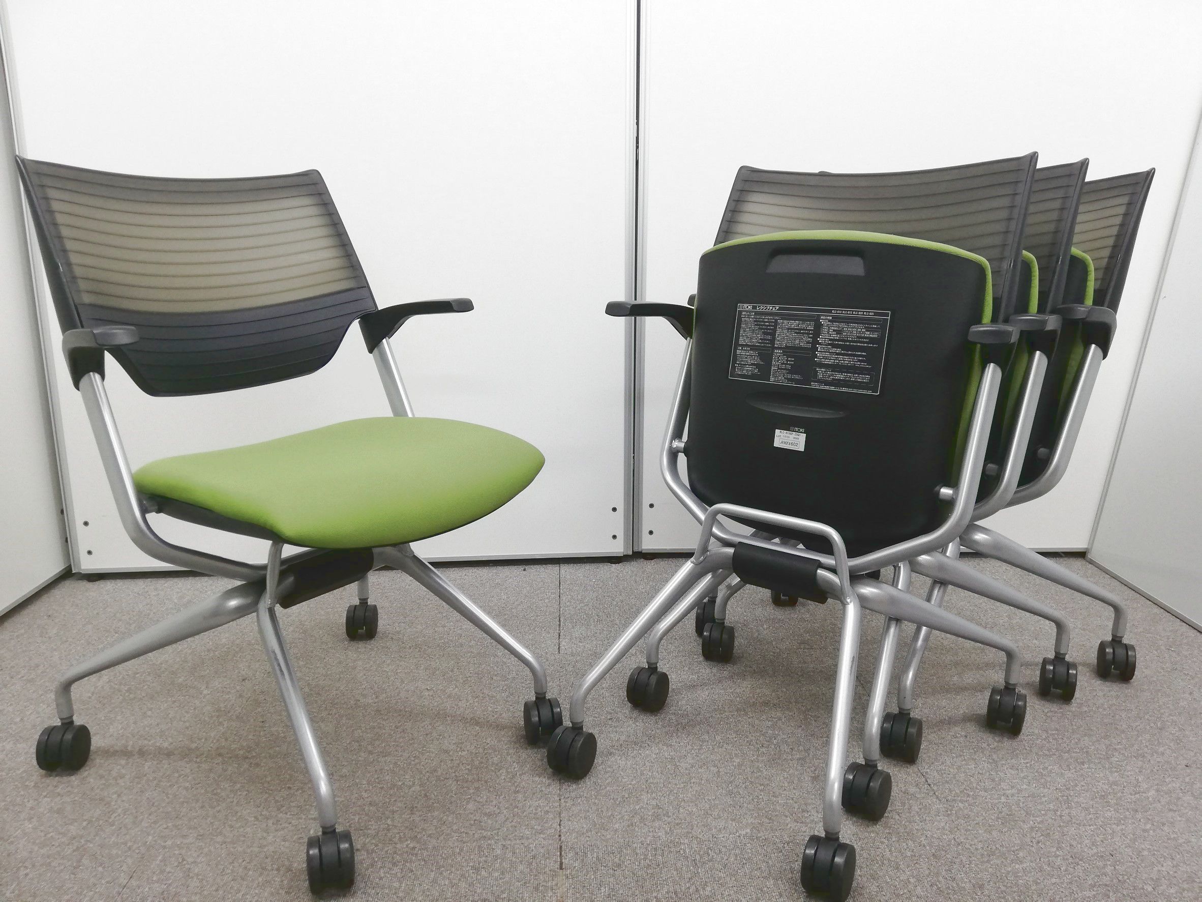 【4脚セット】コンパクトに収納！キャスター付きで移動も楽々！4脚セットでの販売になります。
                        レクシブ
                                    中古
            