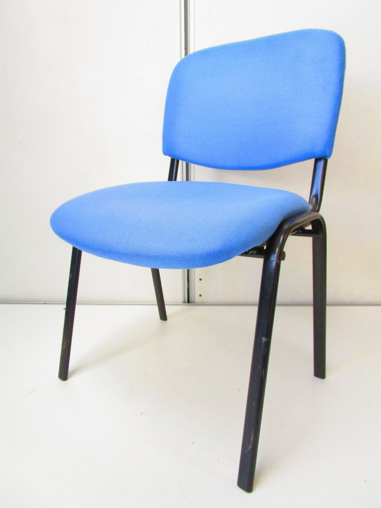 【おつとめ品】汚れが目立つためお安くご案内しております。　10脚入荷　スタッキングチェア
                        -
                                    中古
            