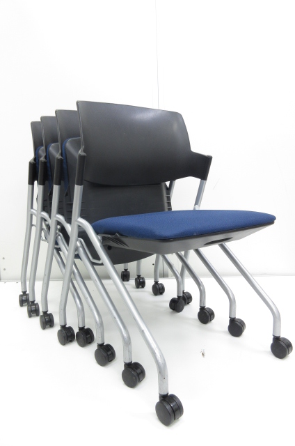 【お得なセット商品】打ち合わせ用にオススメ!!折りたたみテーブルやスタックテーブルと相性抜群のネスティングチェア!!【ブラック×ブルー】
                        その他シリーズ
                                    中古
            