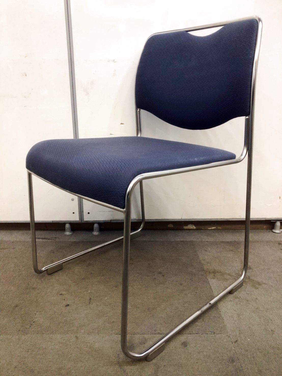 収納に便利なスタッキングチェア　ブルー色で合わせやすい
                        -
                                    中古
            