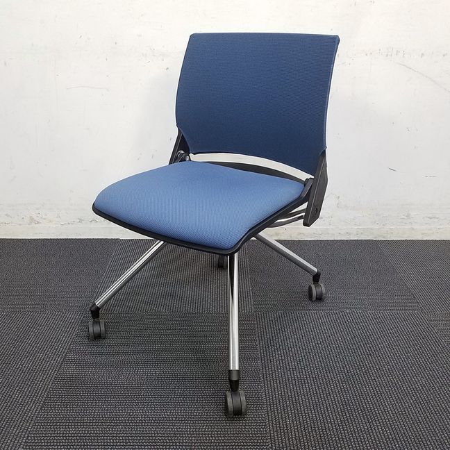 【現行品】質の良いオカムラのネスティングチェア入荷！中古　オフィスチェア　リサイクル
                        クリール
                                    中古
            