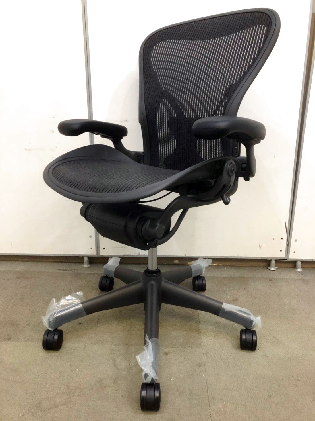 【新古品】AE112AWBPJG1BBBK3D01 アーロンチェアHerman Miller/ハーマンミラー 肘付ハイバックチェア